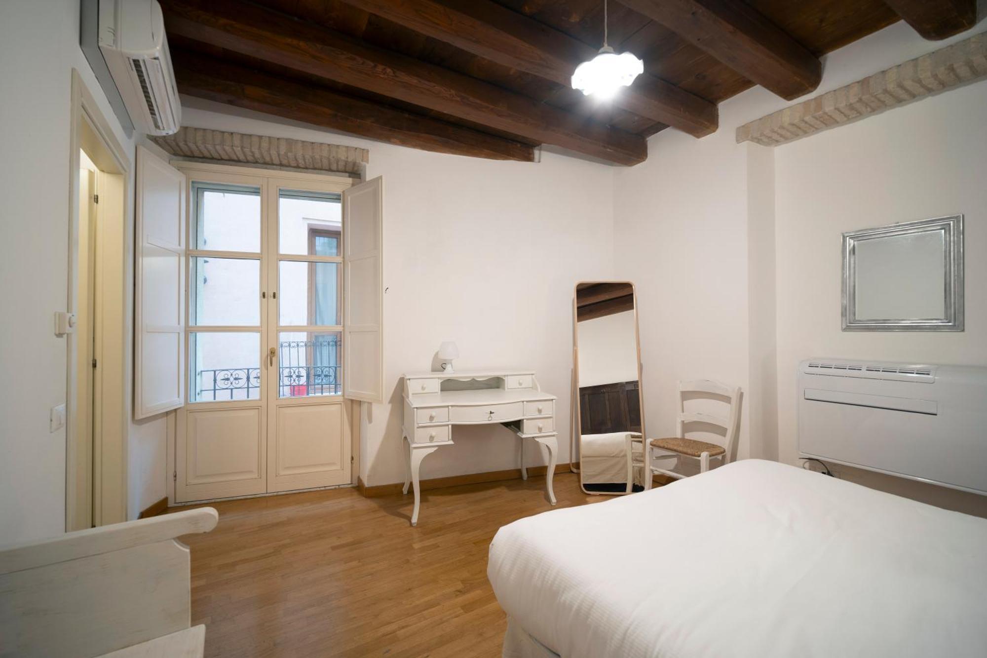 Suite Martini Al Castello Кальяри Экстерьер фото