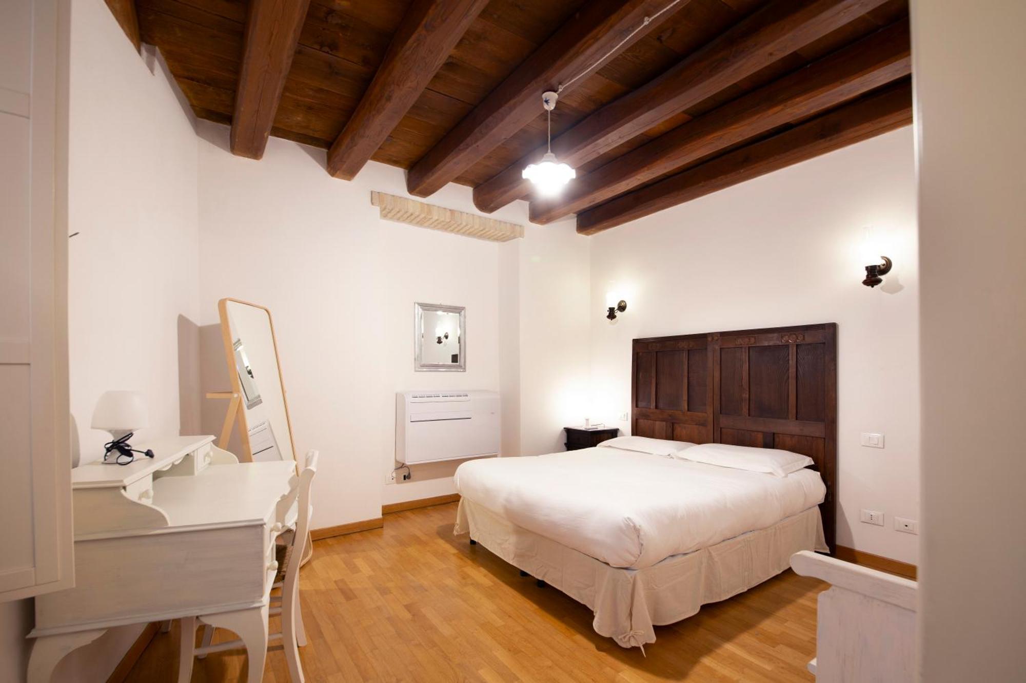 Suite Martini Al Castello Кальяри Экстерьер фото