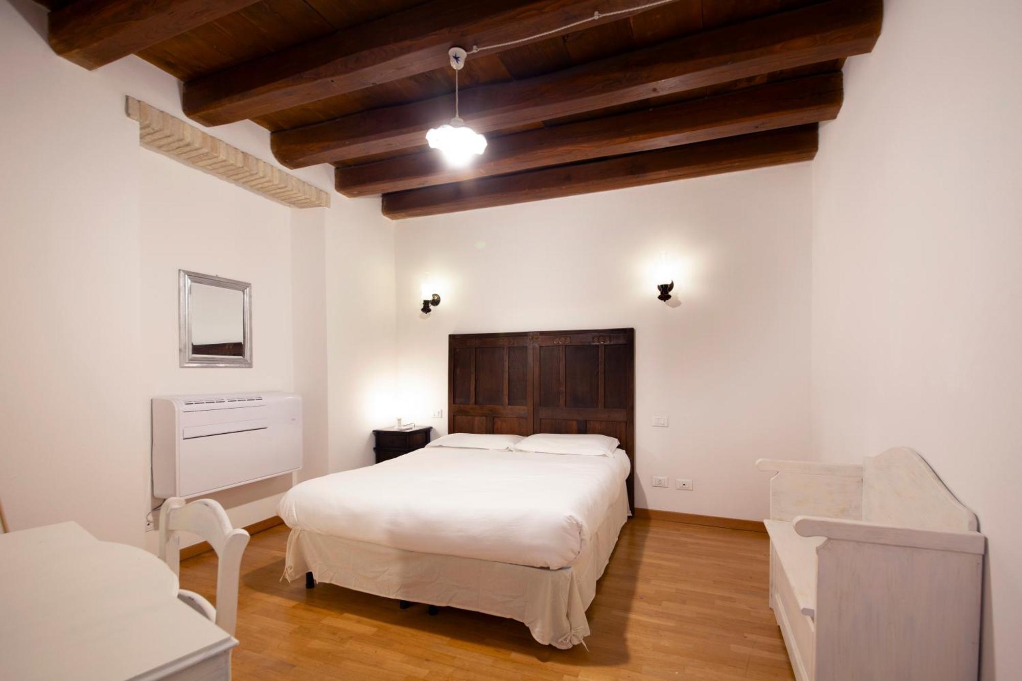 Suite Martini Al Castello Кальяри Экстерьер фото