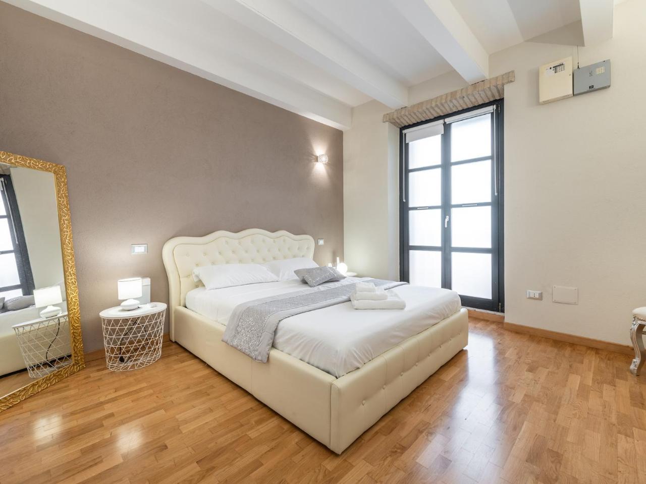Suite Martini Al Castello Кальяри Экстерьер фото